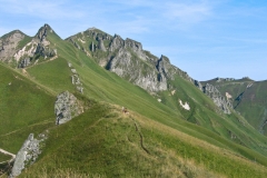 Randonneurs dans l'ascension du Puy de Sancy